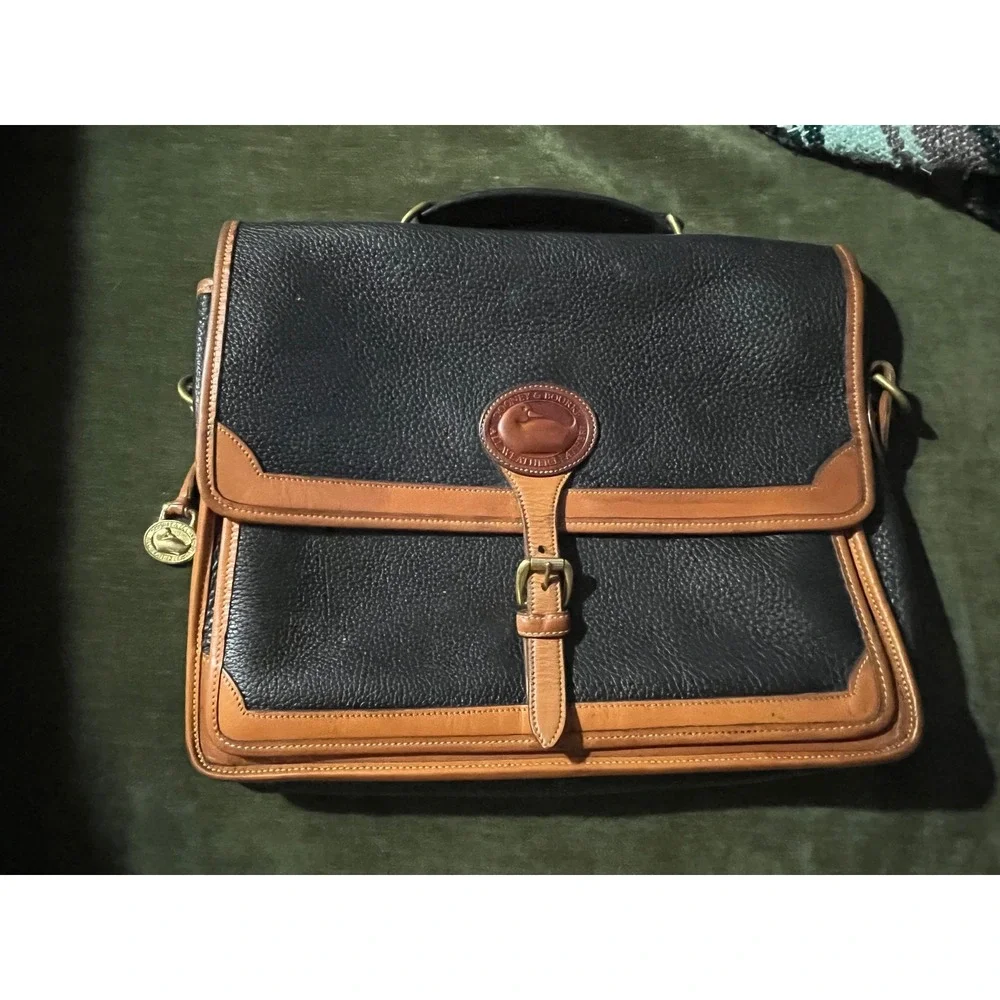 Vintage Dooney & Bourke  All Weather Black Tan Pebbled Lg Carrier Messenger‎